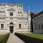 die besonders eindrucksvolle Renaissancefassade der Kirche Madonna delle Grazie 13.Jhr.