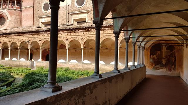 mit dem Auto fahren wir danach zum ein bisschen ausserhalb von Pavia liegende Kartäuserkloster Certosa