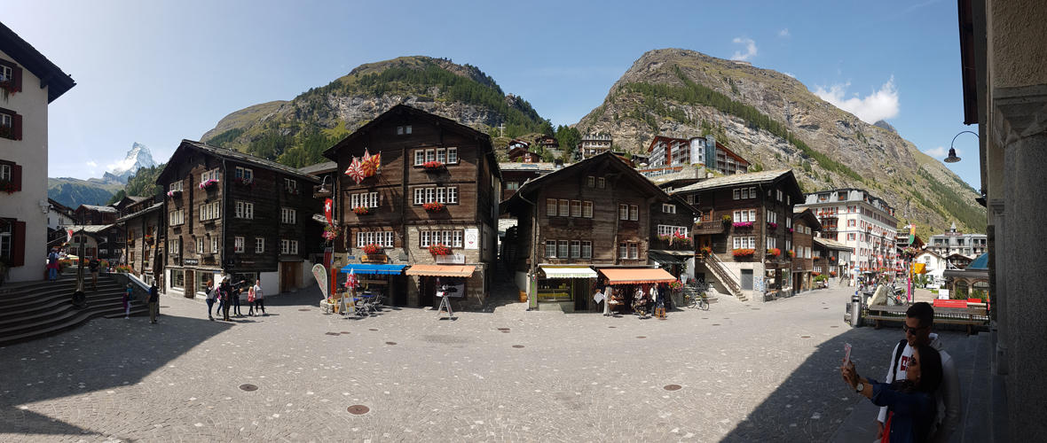 schönes Breitbildfoto aufgenommen beim Kirchplatz. Bei Breitbildfotos nach dem anklicken, immer noch auf Vollgrösse klicken