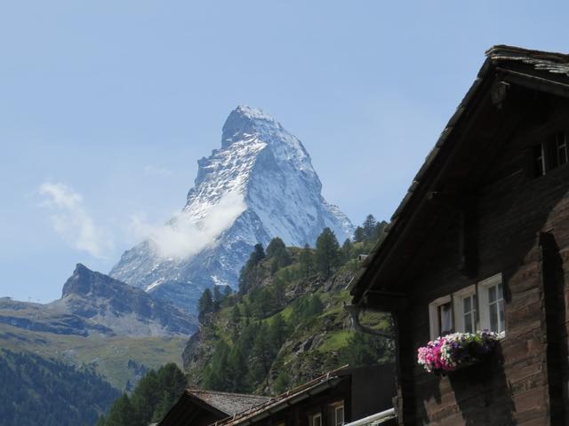 links von uns, zeigt sich das Matterhorn von seiner schönsten Seite