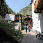 nach einigen Häuser und Hotels, verlässt der Wanderweg Zermatt