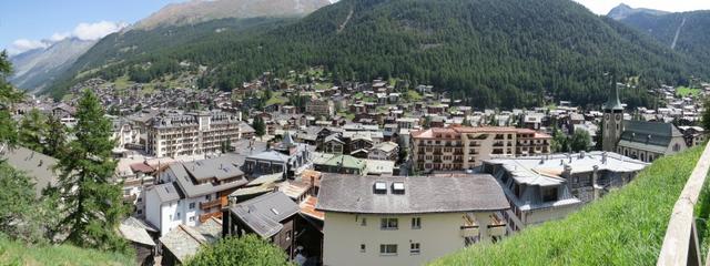 schönes Breitbildfoto mit Blick auf Zermatt