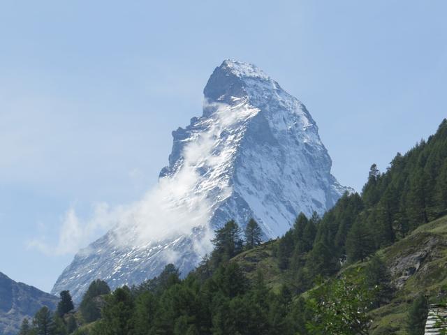 der berühmteste Berg der Schweiz, das Matterhorn thront einer Galionsfigur gleich über dem Dorf