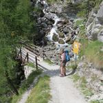 der Wanderweg schwenkt nun in die Triftschlucht hinein