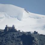 der Gornergrat mit Bergstation herangezoomt