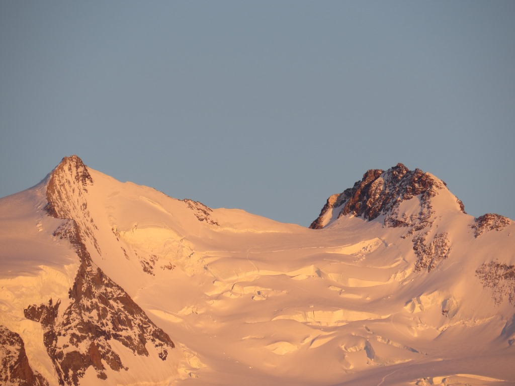 Nordend und Dufourspitze im Licht der untergehenden Sonne