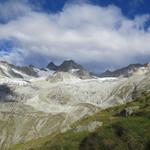 Blick zum Mittler Gabelhorn, Ober Gabelhorn und Wellenkuppe. Rechts davon die Rothornhütte, die wir nachher besuchen werden