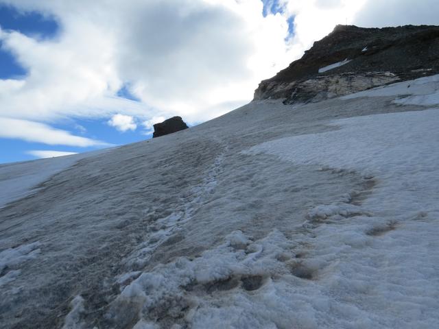 zum Gipfelaufbau des Mettelhorns muss ein kleines und kurzes Gletscherfeld überquert werden