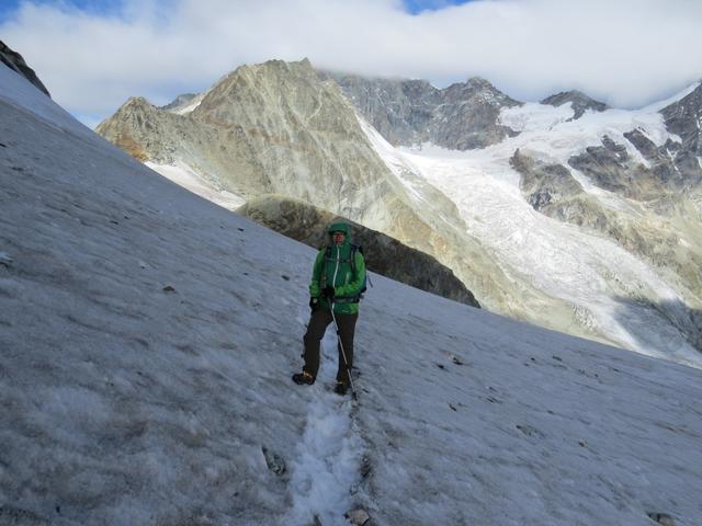 je nach Jahreszeit und Zustand des Gletschers ist eine Überquerung einfach, oder nur von erfahrenen Berggehern seilfrei begehba