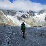 leicht ansteigend queren wir nun unterhalb des Platthorns den Gletscher