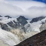 Blick zum Schalihorn und Weisshorn. Leider unter den Wolken versteckt