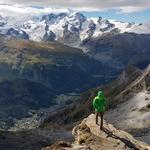 meine Maus geniesst den Tiefblick nach Zermatt und in die Zermatter Berge