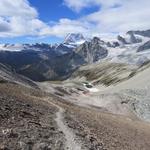 mit Blick auf das Matterhorn geht der Abstieg weiter