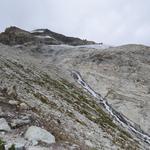 über den endlosen Zick-zackweg erreichen wir 2907 m.ü.M.