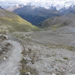 Eingangs Triftschlucht ist das Berggasthaus Hotel zu Trift erkennbar