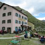 unsere traumhafte Bergtour geht zu Ende. Wir haben das heutige Ziel das Berggasthaus Hotel du Trift erreicht