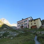 wir verlassen das Berggasthaus Hotel du Trift 2337 m.ü.M.