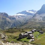 Blick über die Alpsiedlung Hopsche zum Monte Leone mit Chaltwassergletscher, Breithorn und Hübschhorn