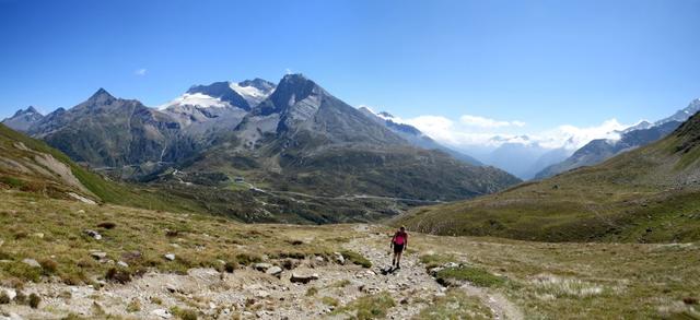 was für ein traumhaftes Panorama! Bei Breitbildfotos nach dem anklicken, immer noch auf Vollgrösse klicken