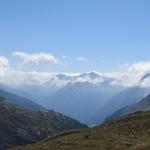 Blick über die Simplonpassstrasse ins Val Divedro (Domodossola)