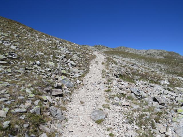 kurz danach nehmen wir den nun steileren Bergweg in Angriff