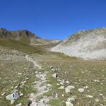 der Wanderweg zieht nun über ein sehr schönes und einsames Hochtal, Richtung Üsseri Nanzlicke