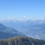 Blick ins Rhonetal und und zu den Gletscher von Les Diablerets, Wildhorn und Wildstrubel