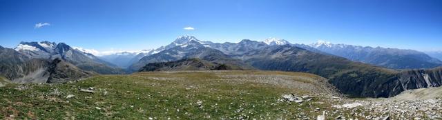 sehr schönes Breitbildfoto mit Blick auf die andere Seite, zu den Eisriesen der Walliser Alpen