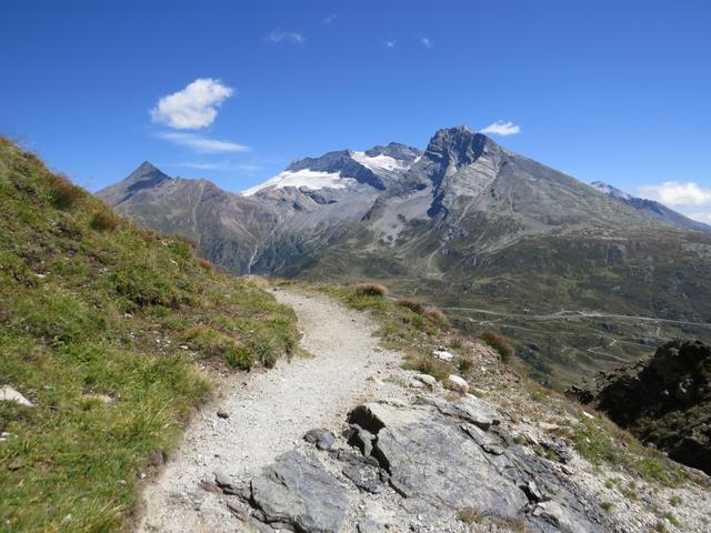 während dem Abstieg können wir eine sehr schöne Aussicht geniessen