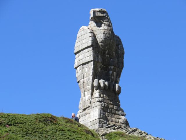 dieses Denkmal soll an die Opfer der beiden Weltkriege erinnern