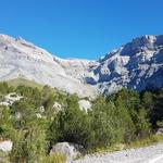 plötzlich steigen die hohen Wände der Diablerets vor uns auf...