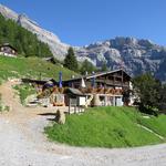 ...und gelangen nach wenigen Minuten zur ersten Wegkreuzung, und gleichzeitig zum Refuge du Lac  de Derborence