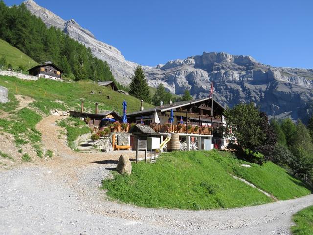 ...und gelangen nach wenigen Minuten zur ersten Wegkreuzung, und gleichzeitig zum Refuge du Lac  de Derborence