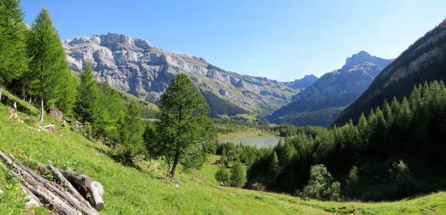 schönes Breitbildfoto mit Blick zum Lac Derborence. Bei Breitbildfotos nach dem anklicken, immer noch auf Vollgrösse klicken