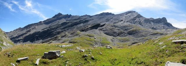 sehr schönes Breitbildfoto mit Blick auf Haut de Cry, Mont à Perron und Mont à Cavouère