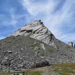 Blick zur Tita Naire. Der Gipfel ist nicht Fels, sondern aufgestelltes, schiefriges Gestein und Platten