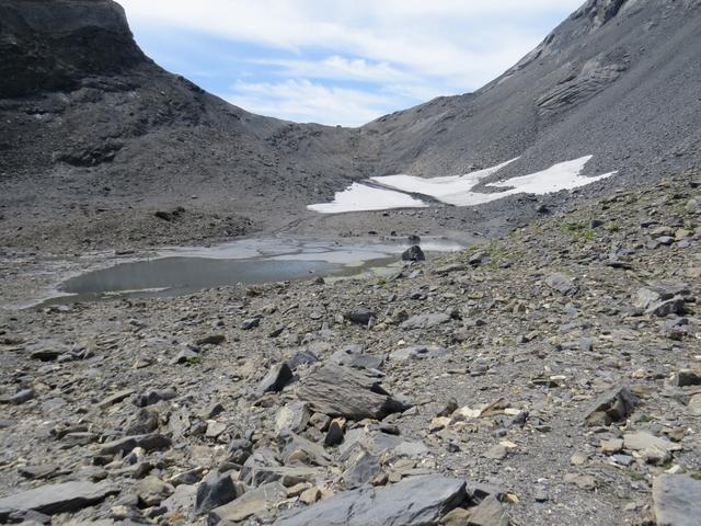 ...aber doch sehr spannende und packende Landschaft. Direkt vor uns nun der Col de la Forcla