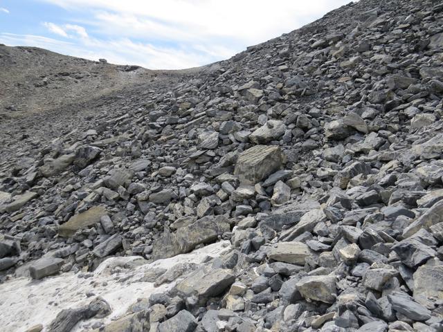 ...geht es zuerst über den nicht mehr existierenden Gletscher...