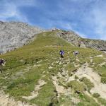 wie ein Adlerhorst sitzt kühn die Cabane Rambert auf dem Grat La Crête a Moret, der vom Grand Muveran herunterzieht