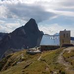 die Cabane Rambert, liegt auf einem grandiosen Logenplatz mit traumhafter Aussicht