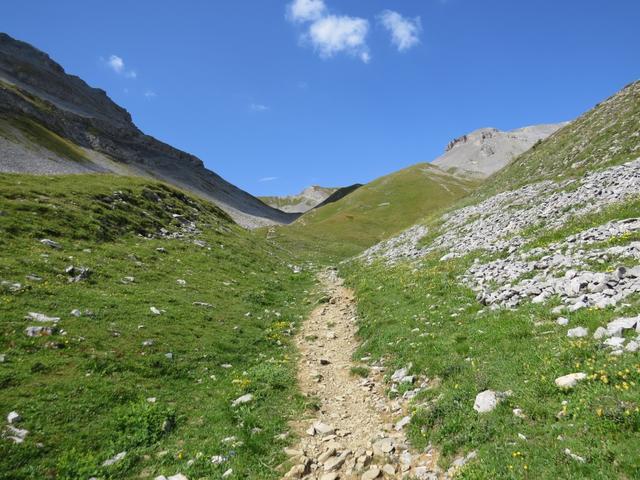 bei Punkt 2149 m.ü.M. erkennen wir direkt vor uns, schon den Col de Fenestral