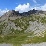 sehr schönes Breitbildfoto. Blick auf Lac Superieur de Fully, Six Tremble, Dent de Morcles und Cabane du Fenestral