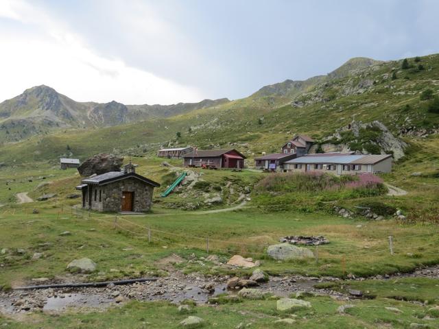 bei den Alpgebäuden und der Cabane de Sorniot 2053 m.ü.M.