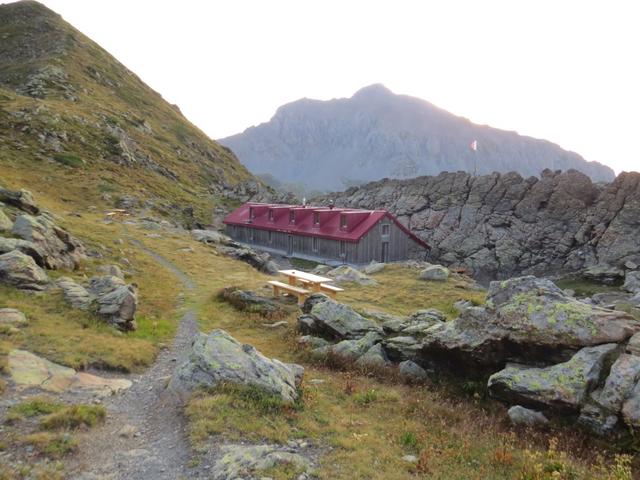 bei schönstem Wetter verlassen wir die Cabane du Demècre, und starten die lange und herausfordernde dritte Etappe