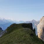 bei der Wiese von Bellacrête Punkt 2209 m.ü.M., legen wir eine kleine Pause ein, um durchzuatmen und Fotos zu schiessen