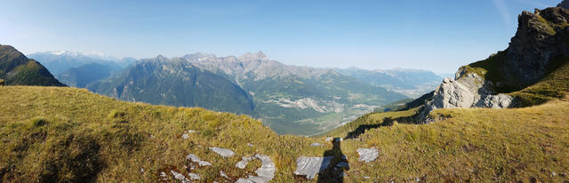 schönes Breitbildfoto aufgenommen bei diesem Balkon. Bei Breitbildfotos nach dem anklicken, immer noch auf Vollgrösse klicken