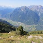 Tiefblick ins Rhonetal. Über die Via Francigena sind wir dort unten vorbeigelaufen