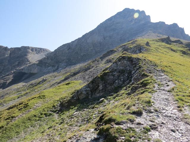 ...und können nicht glauben, dass der Weg wirklich durch die steile Felswand vor uns führt