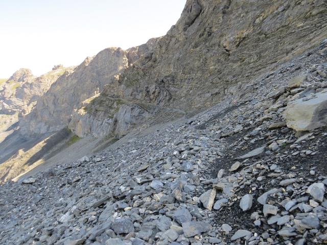 wir durchqueren die Geröllhalde direkt unterhalb des Pointe des Martinets