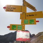...den Wegweiser auf dem Col des Perris Blancs 2544 m.ü.M.
